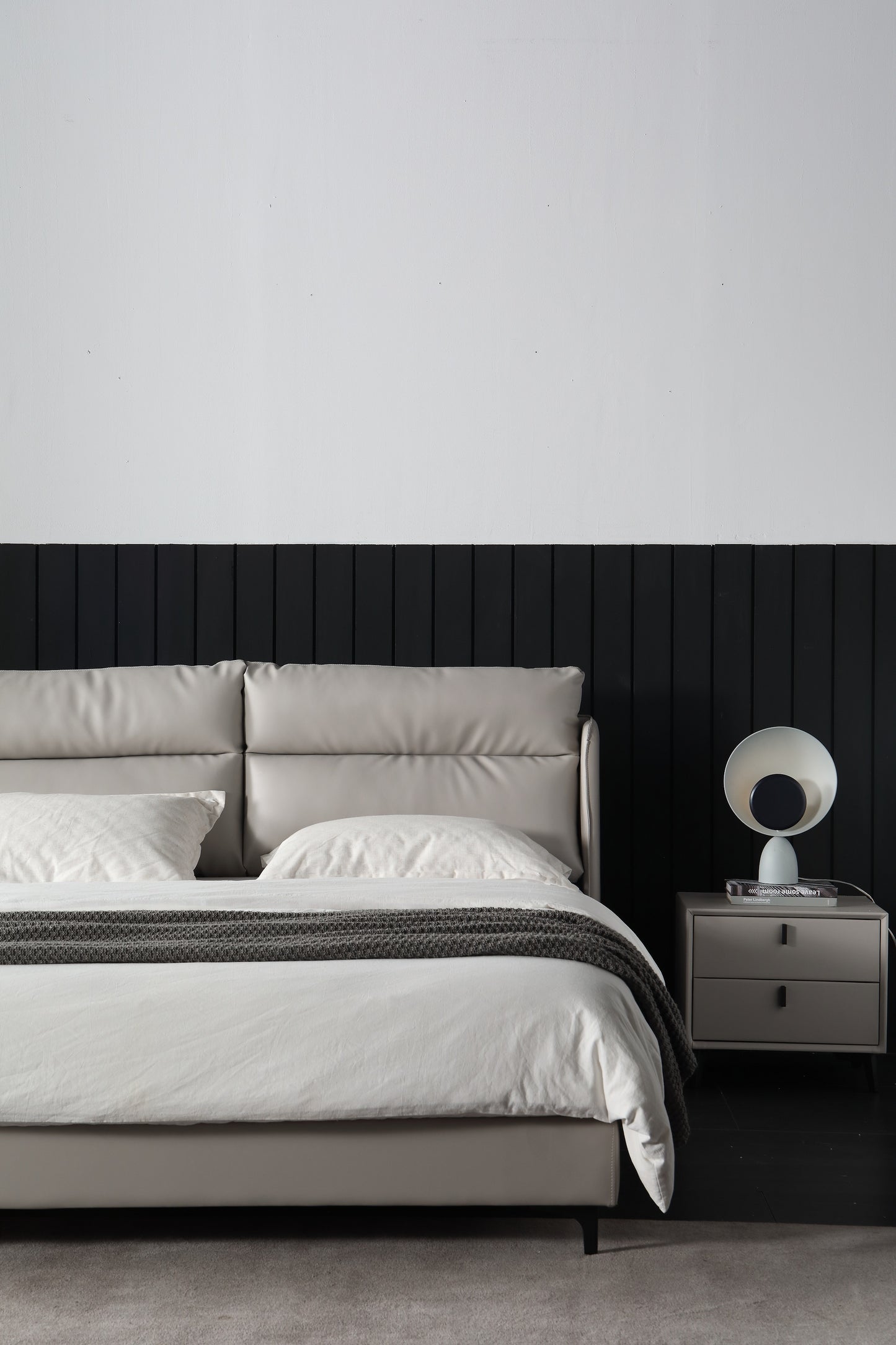 TEMREN Luxurious Leather Bed Frame Carbon Steel Legs Light Grey Queen/King